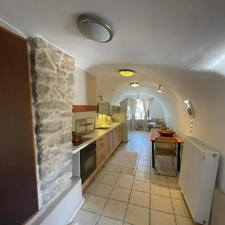 Mani 's Cave אראופוליס