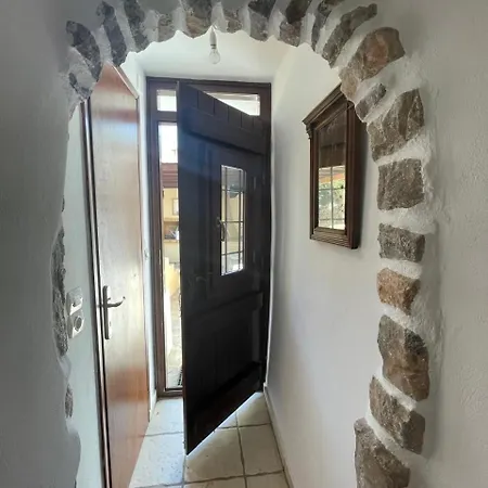 Mani 's Cave אראופוליס